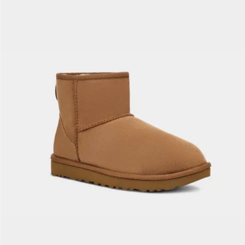 Ugg Classic II Boots in Chestnut